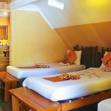Elephant Trail Guesthouse And Backpackers Касане Екстериор снимка