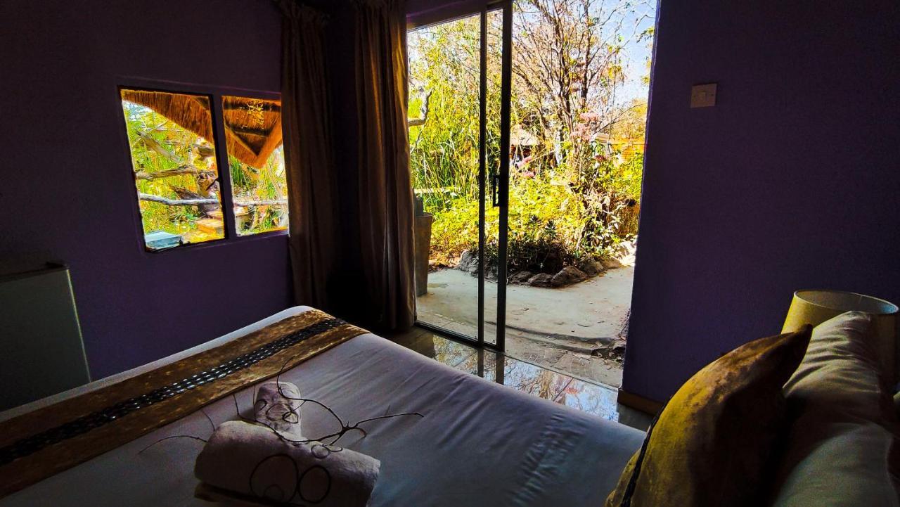 Elephant Trail Guesthouse And Backpackers Касане Екстериор снимка