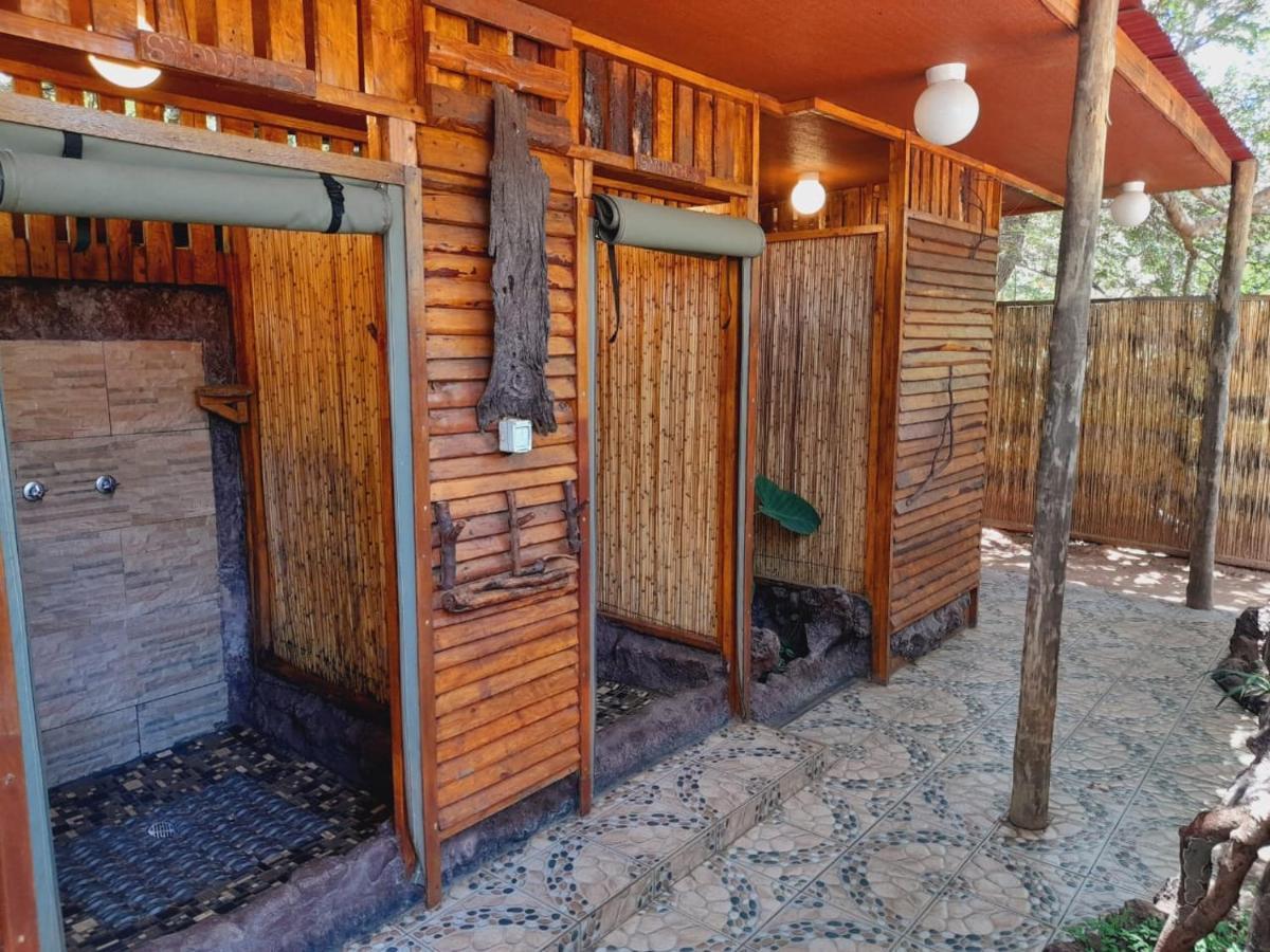 Elephant Trail Guesthouse And Backpackers Касане Екстериор снимка