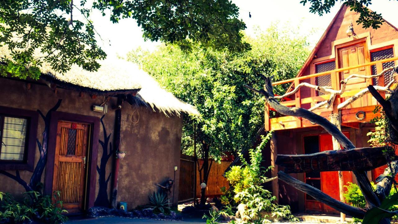 Elephant Trail Guesthouse And Backpackers Касане Стая снимка