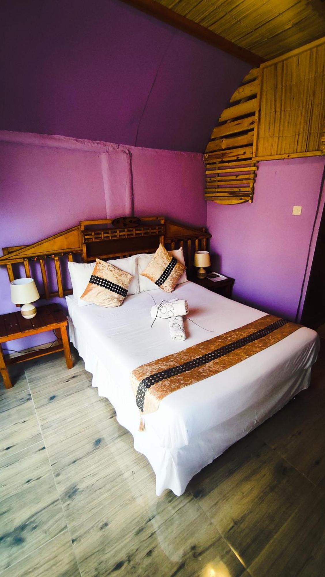 Elephant Trail Guesthouse And Backpackers Касане Стая снимка