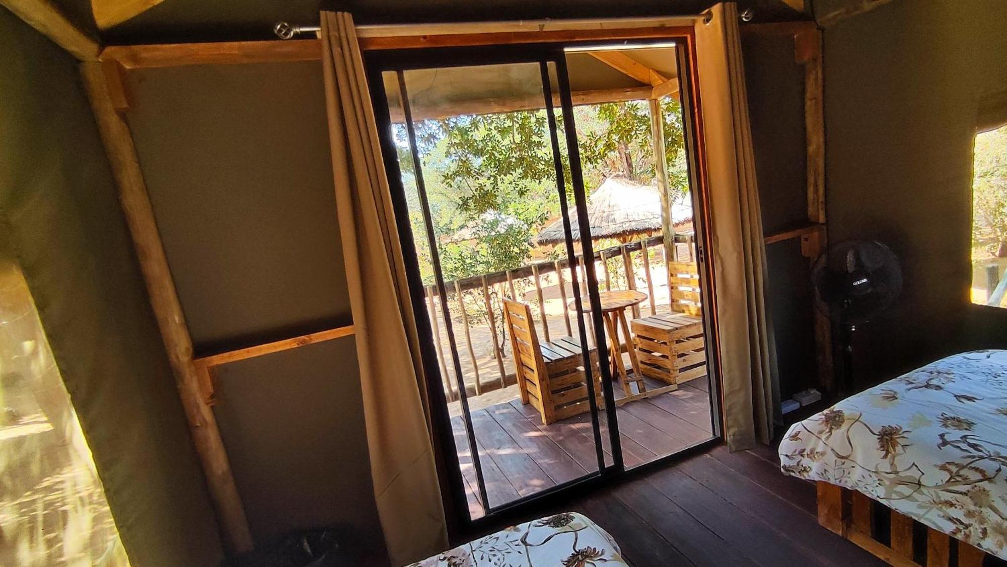 Elephant Trail Guesthouse And Backpackers Касане Стая снимка