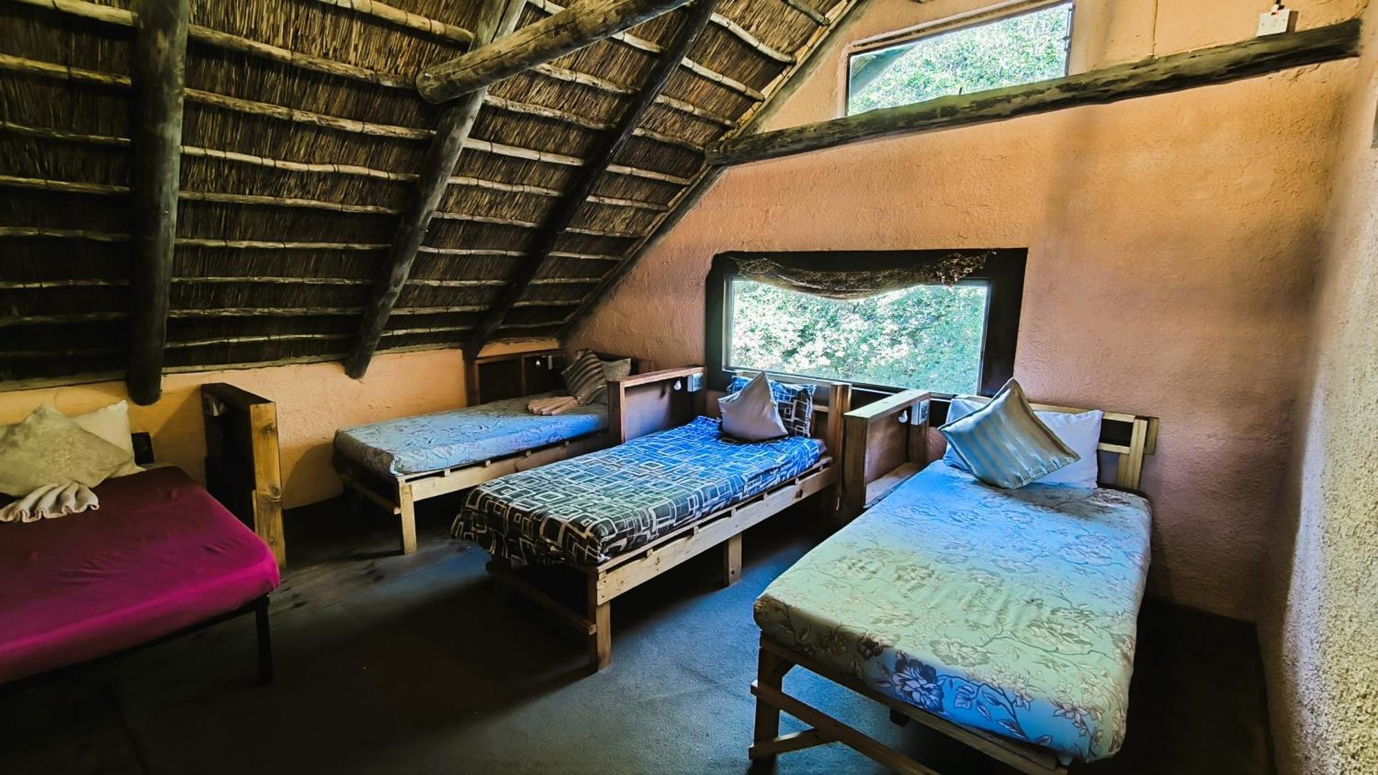 Elephant Trail Guesthouse And Backpackers Касане Екстериор снимка
