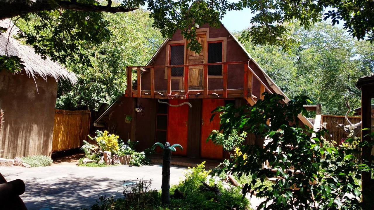 Elephant Trail Guesthouse And Backpackers Касане Екстериор снимка