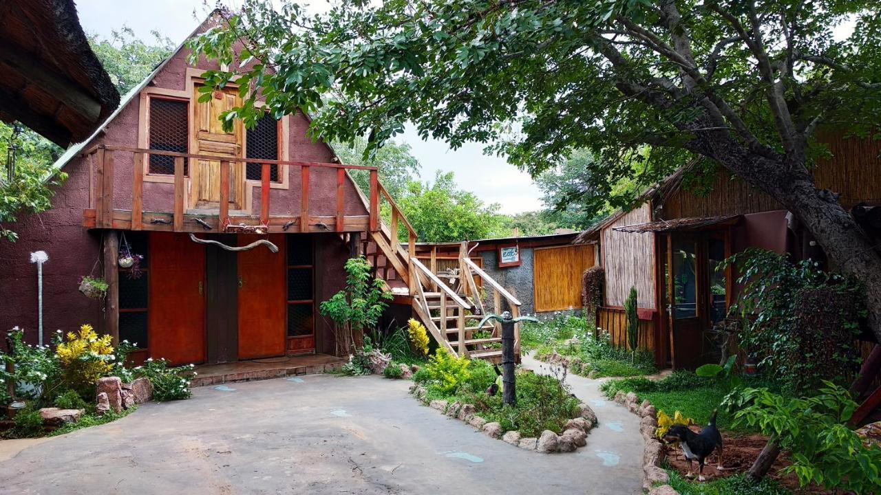 Elephant Trail Guesthouse And Backpackers Касане Екстериор снимка