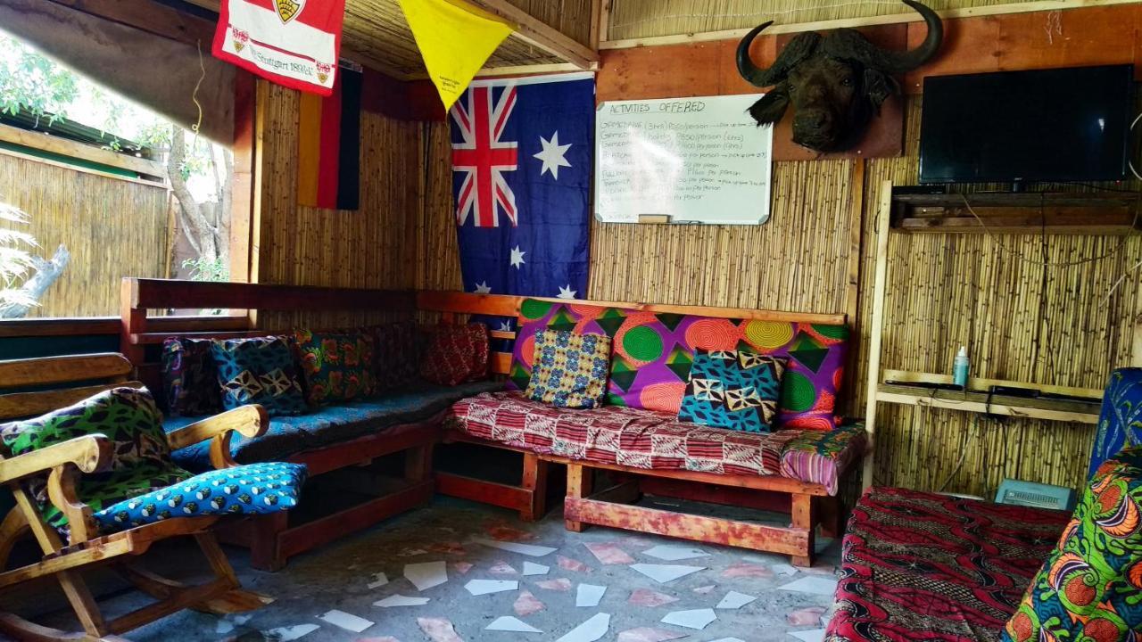 Elephant Trail Guesthouse And Backpackers Касане Екстериор снимка